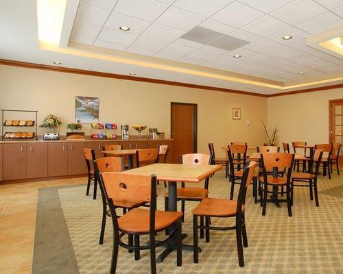 Quality Inn & Suites Rockport-Owensboro North Gold Award Winner Ресторант снимка